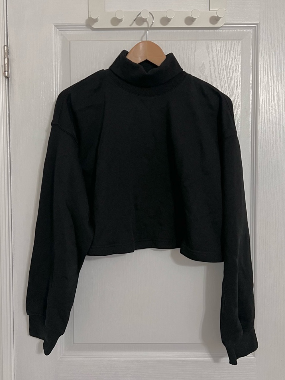 NWT H&M Cropped Turtleneck Sweatshirt